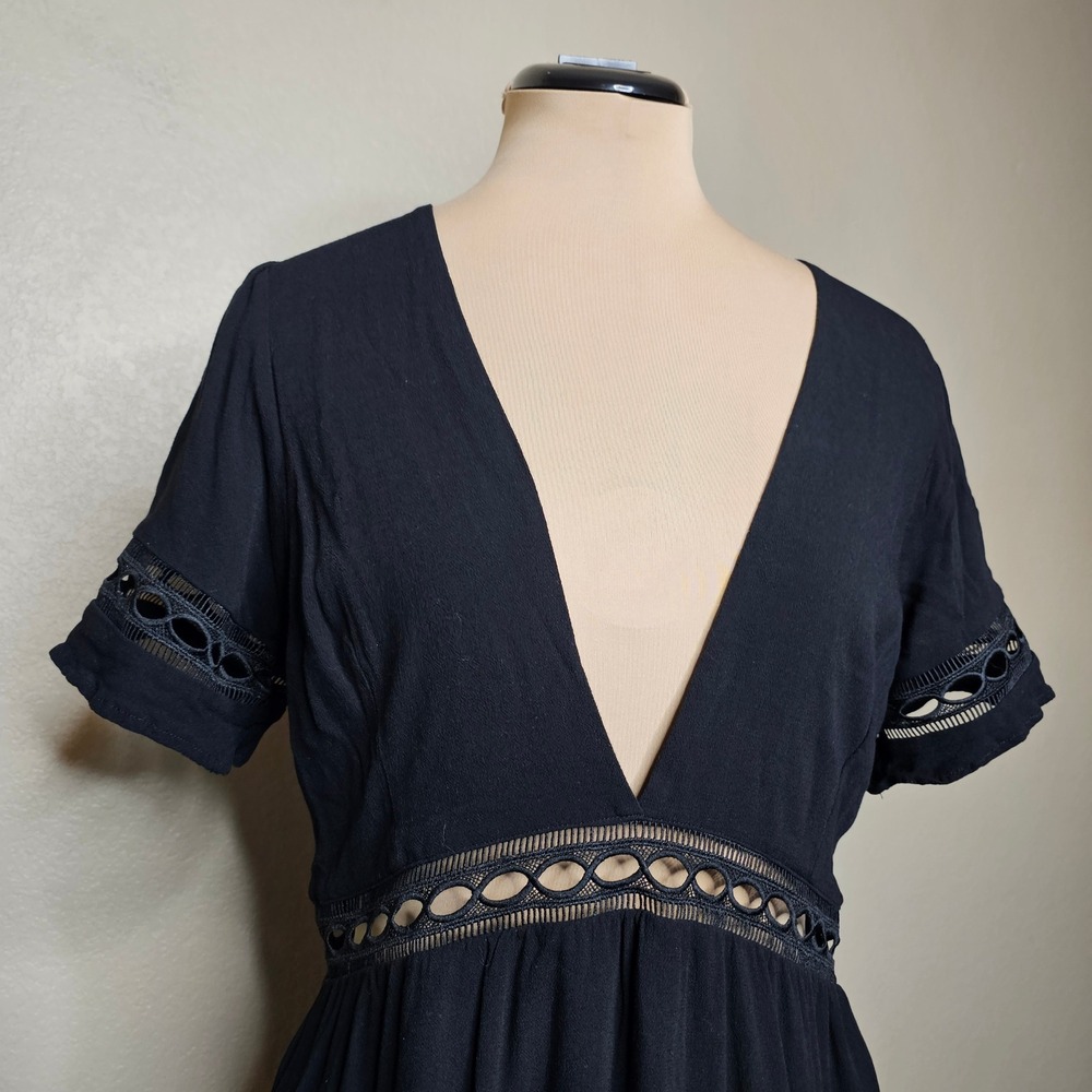 Stone Cold Fox Verona Lace Cutout Deep V Mini Dress Black Rayon Size 3 = medium - Picture 3 of 10